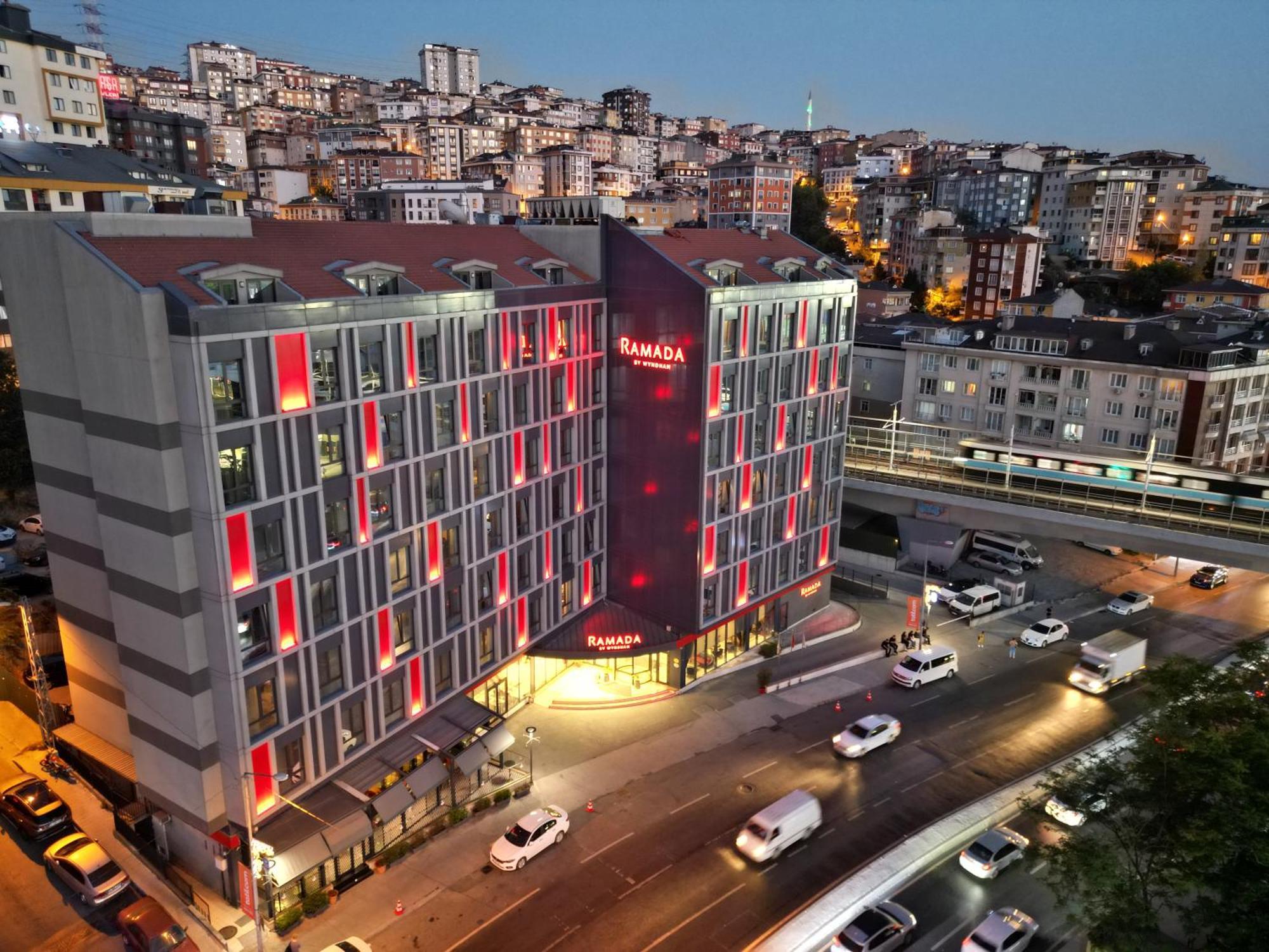 Отель Ramada By Wyndham Istanbul Alibeykoy Экстерьер фото